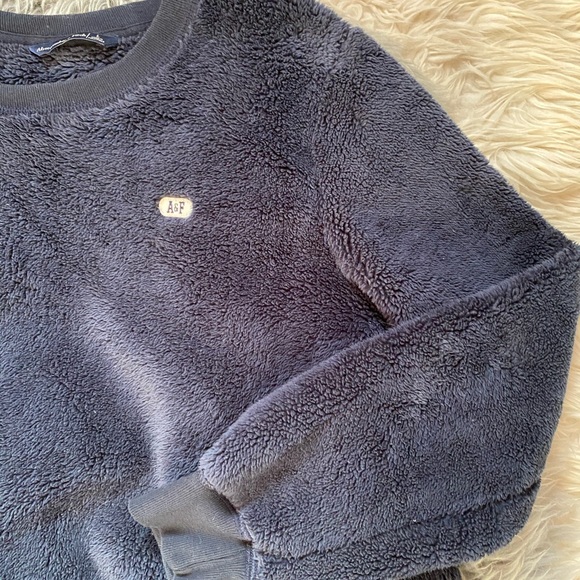Abercrombie and Fitch Sherpa Pullover - Picture 2 of 7